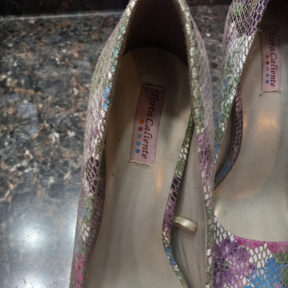 Torta Caliente Heels - Picture 5 of 13